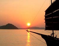 ทัวร์ภูเก็ต ทัวร์ดินเนอร์ ชมพระอาทิตย์ตก อ่าวพังงา (เรือสำเภา) ทัวร์ภูเก็ต ทัวร์ดินเนอร์ ชมพระอาทิตย์ตก อ่าวพังงา (เรือสำเภา)