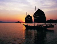 ทัวร์ภูเก็ต ทัวร์ดินเนอร์ ชมพระอาทิตย์ตก อ่าวพังงา (เรือสำเภา) ทัวร์ภูเก็ต ทัวร์ดินเนอร์ ชมพระอาทิตย์ตก อ่าวพังงา (เรือสำเภา)